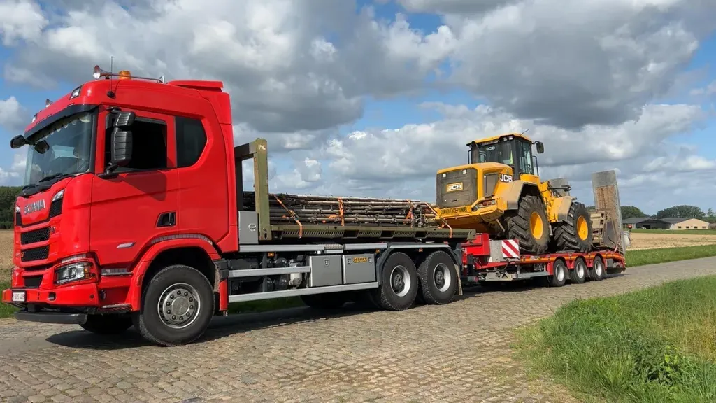 Remorque surbaissée GLX Services pour transport de machines lourdes